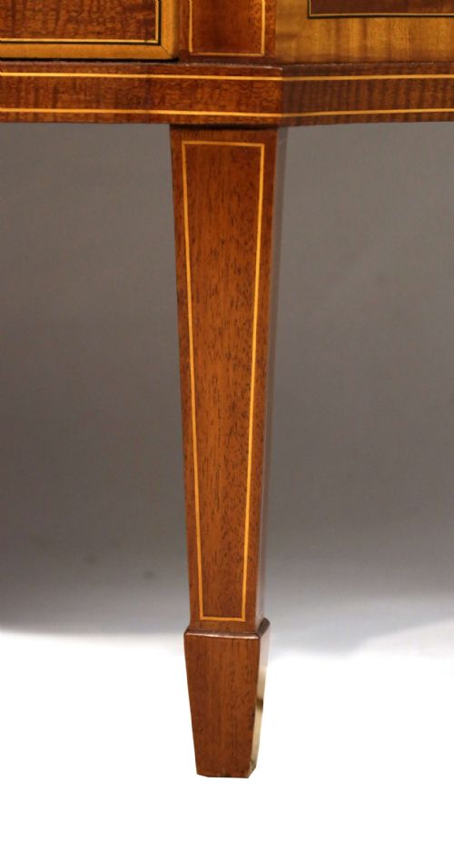 A FINE LATE 19TH CENTURY EDWARDS ROBERTS SERPENTINE DISPLAY CABINET - ADDITIONAL PHOTO 3