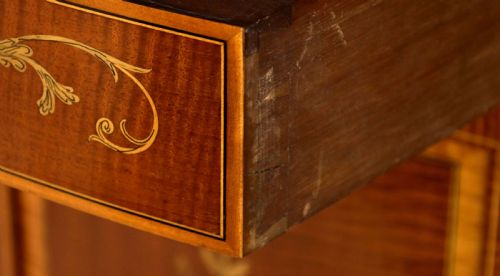 A FINE LATE 19TH CENTURY EDWARDS ROBERTS SERPENTINE DISPLAY CABINET - ADDITIONAL PHOTO 5