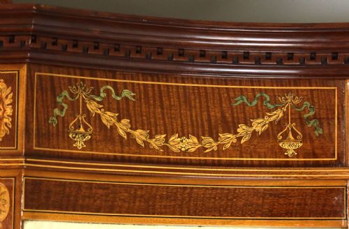 A FINE LATE 19TH CENTURY EDWARDS ROBERTS SERPENTINE DISPLAY CABINET - ADDITIONAL PHOTO 7