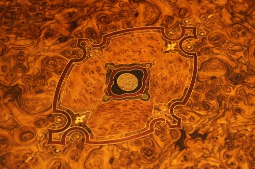 AN EXCELLENT QUALITY VICTORIAN ORMOLU MOUNTED BURR WALNUT GAMES TABLE - ADDITIONAL PHOTO 5