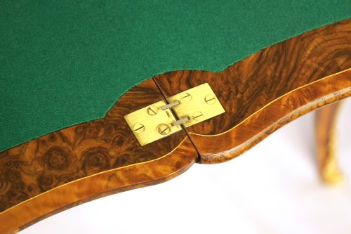 AN EXCELLENT QUALITY VICTORIAN ORMOLU MOUNTED BURR WALNUT GAMES TABLE - ADDITIONAL PHOTO 8