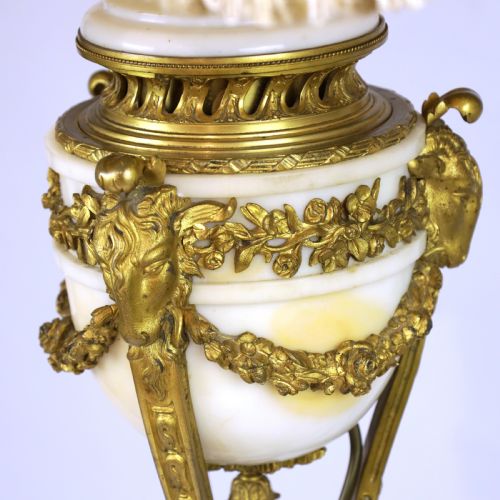 A FINE PAIR OF FRENCH ORMOLU MARBLE TABLE LAMPS - ADDITIONAL PHOTO 1
