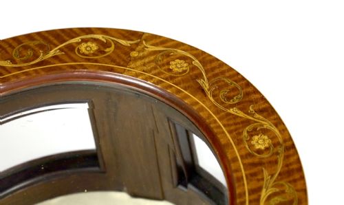 A BEAUTIFUL VICTORIAN MAHOGANY CLOVERSHAPED BIJOUTERIE TABLE - ADDITIONAL PHOTO 1