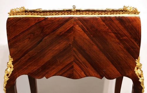 A FINE FRENCH BURR WALNUT AND KINGWOOD ORMOLU MOUNTED BUREAU DE DAME - ADDITIONAL PHOTO 7