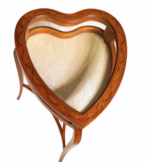 A BEAUTIFUL VICTORIAN MAHOGANY HEARTSHAPED BIJOUTERIE TABLE - ADDITIONAL PHOTO 3