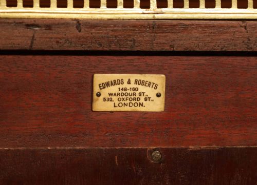 A FINE LATE 19TH CENTURY EDWARDS ROBERTS BOW FRONT DISPLAY CABINET - ADDITIONAL PHOTO 6