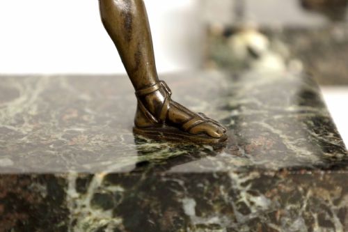 A PAIR OF 19TH CENTURY FRENCH BRONZES GLADIATORS OF HORACE AND CURIACE - ADDITIONAL PHOTO 3