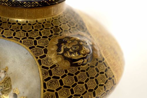 ATTRIBUTED TO KINKOZAN A MEIJI PERIOD SHOULDERED SATSUMA VASE - ADDITIONAL PHOTO 1