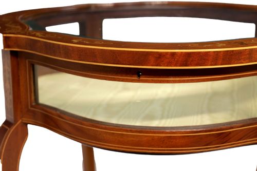 A FINE QUALITY LATE VICTORIAN OVAL BIJOUTERIE TABLE - ADDITIONAL PHOTO 1