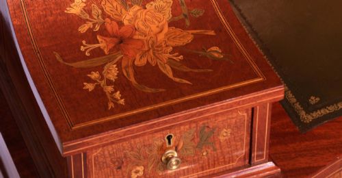 AN FINE LATE VICTORIAN MAHOGANY INLAID CARLETON HOUSE STYLE DESK - ADDITIONAL PHOTO 1
