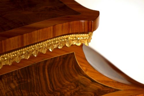 A FINE QUALITY PAIR OF VICTORIAN ORMOLU MOUNTED WALNUT DISPLAY CABINETS - ADDITIONAL PHOTO 1