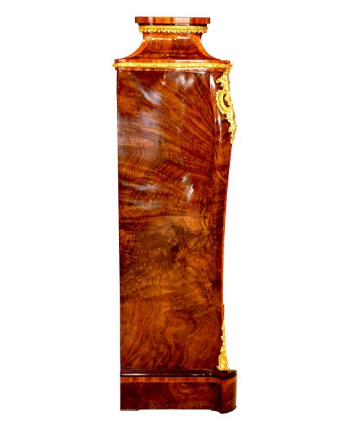 A FINE QUALITY PAIR OF VICTORIAN ORMOLU MOUNTED WALNUT DISPLAY CABINETS - ADDITIONAL PHOTO 5