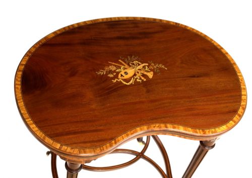 AN ELEGANT VICTORIAN MAHOGANY KIDNEY SHAPED SIDE TABLE - ADDITIONAL PHOTO 1