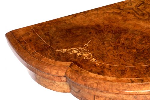 A FINE VICTORIAN BURR WALNUT SERPENTINE SHAPED FOLD OVER CARD TABLE - ADDITIONAL PHOTO 1