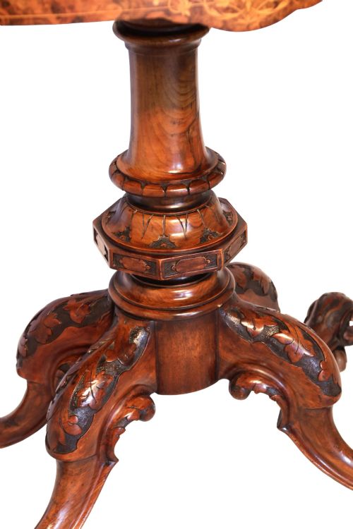 A FINE VICTORIAN BURR WALNUT SERPENTINE SHAPED FOLD OVER CARD TABLE - ADDITIONAL PHOTO 2