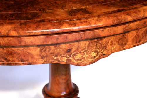 A FINE VICTORIAN BURR WALNUT SERPENTINE SHAPED FOLD OVER CARD TABLE - ADDITIONAL PHOTO 3