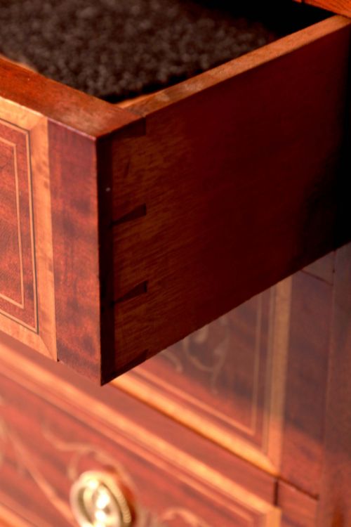 A FINE AND RARE VICTORIAN INLAID MAHOGANY WALNUT WELLINGTON CHEST - ADDITIONAL PHOTO 4