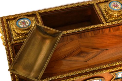 A QUALITY 19TH CENTURY FRENCH SERVES PANELLED ORMOLU MOUNTED KINGWOOD INKSTAND - ADDITIONAL PHOTO 3