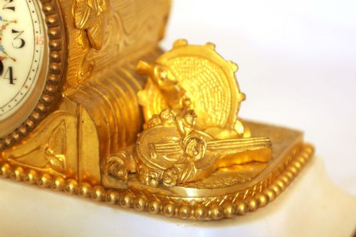 A 19TH CENTURY FRENCH ORMOLU MARBLE MANTEL CLOCK - ADDITIONAL PHOTO 3