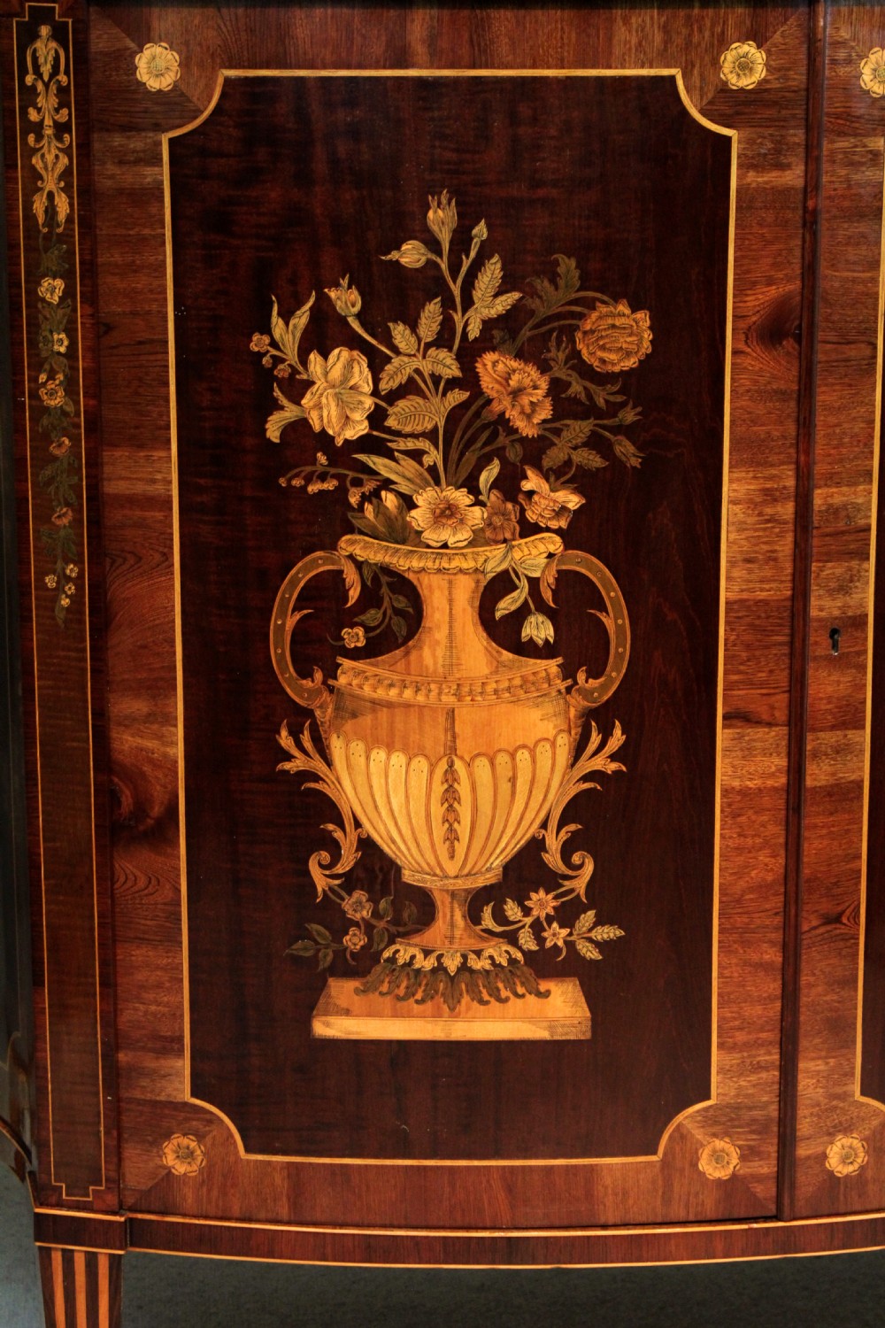 A Superb Late Victorian Mahogany Inlaid Serpentine Commode By Edwards & Roberts View IV