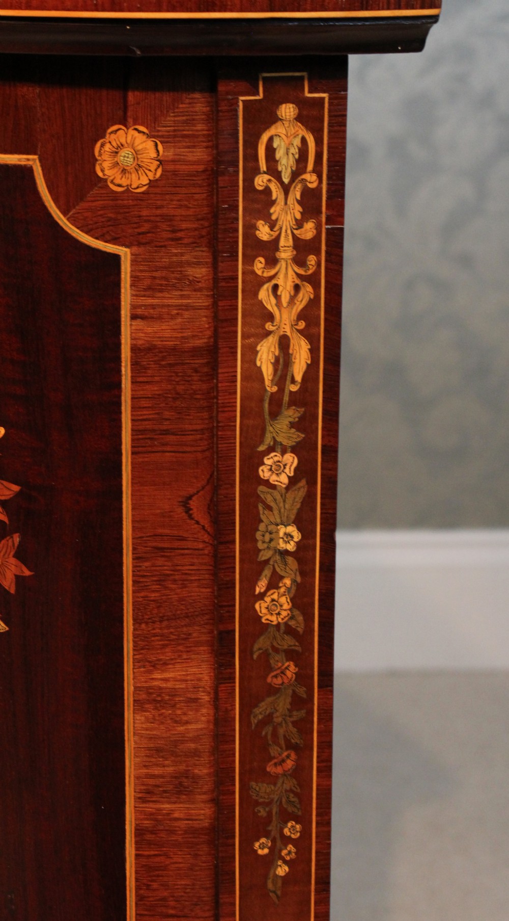 A Superb Late Victorian Mahogany Inlaid Serpentine Commode By Edwards & Roberts View VI