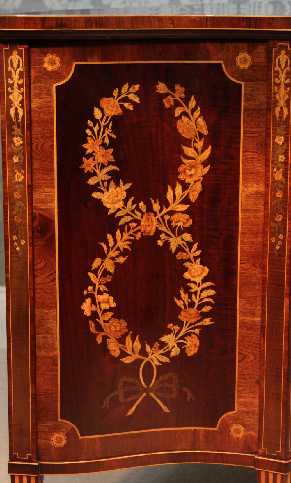 A Superb Late Victorian Mahogany Inlaid Serpentine Commode By Edwards & Roberts View VII