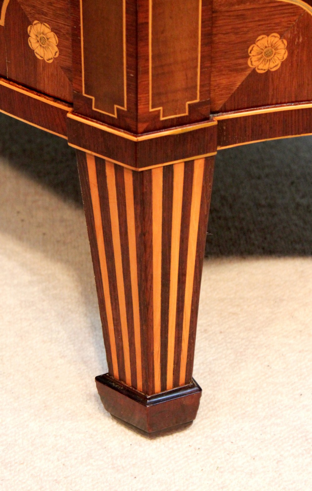 A Superb Late Victorian Mahogany Inlaid Serpentine Commode By Edwards & Roberts View IX