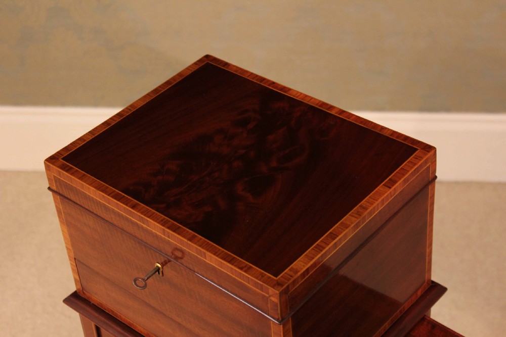Maple and Co. Kingswood Cross-banded Edwardian Mahogany Fitted Vanity Box  View III