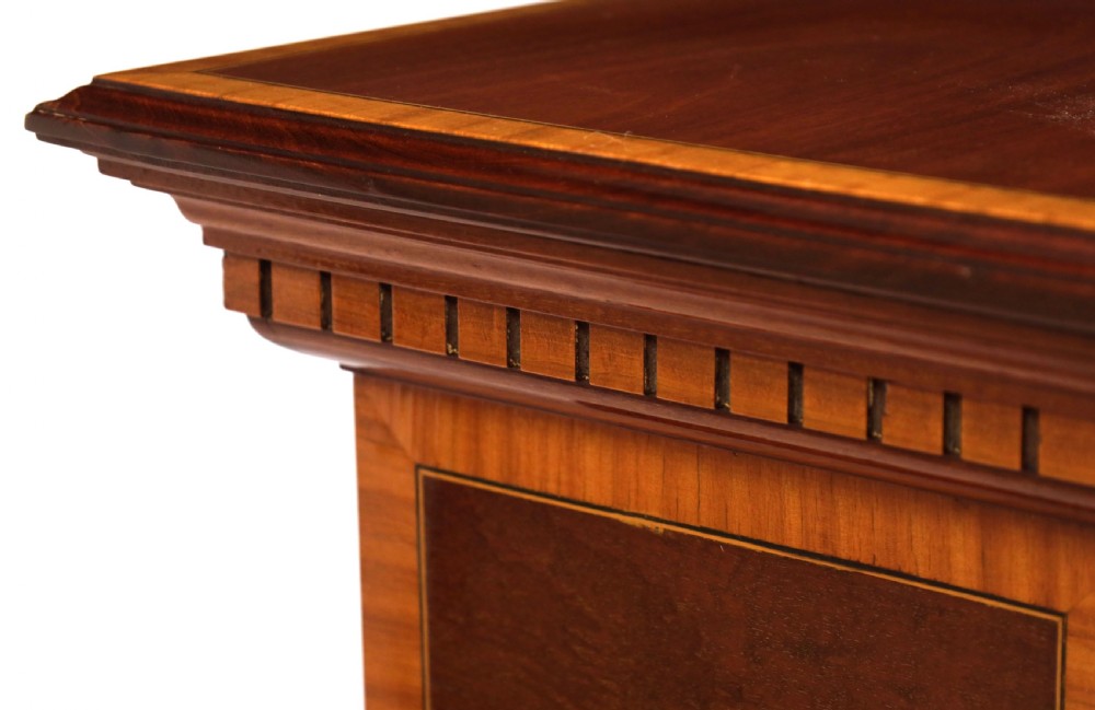 A Quality Victorian Mahogany Cross banded Tapering Pedestal View IV