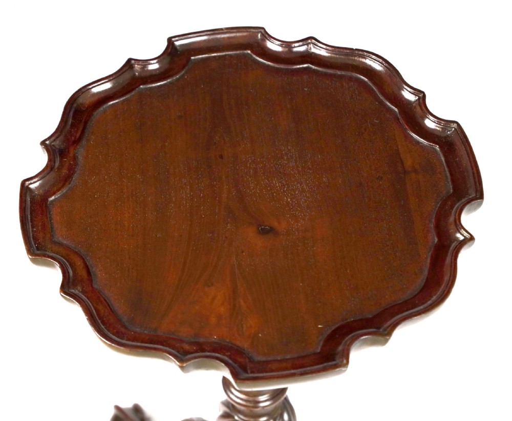 A Fine Victorian Mahogany Wine Table of small size View II