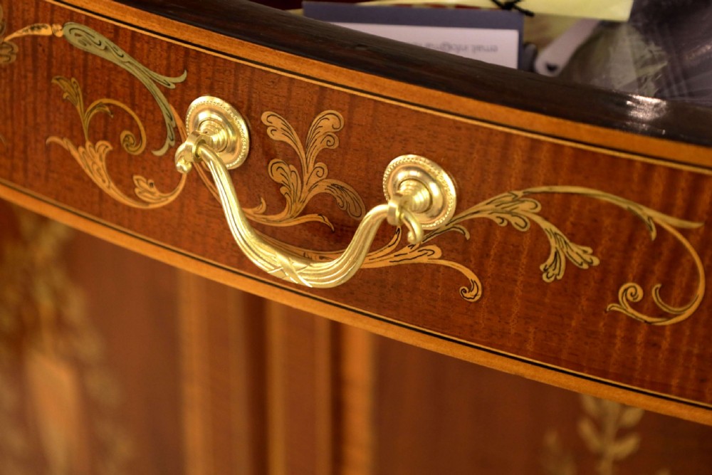 A Fine Late 19th Century Edwards & Roberts Serpentine Display Cabinet View V