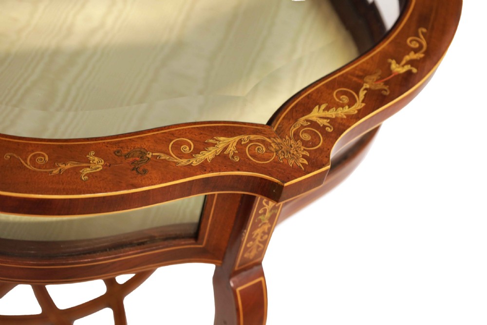 A Fine Quality Late Victorian Oval Bijouterie Table View IV