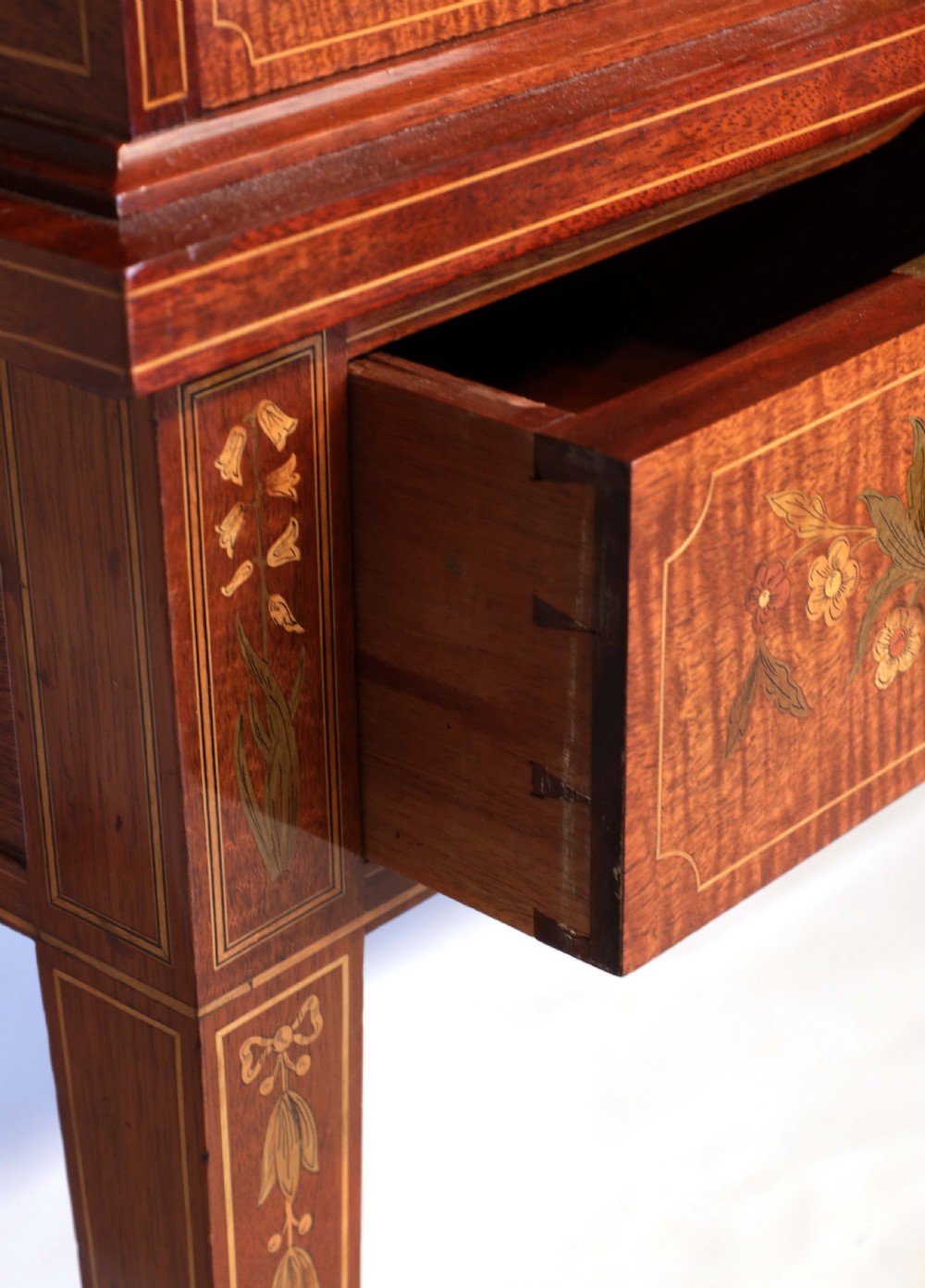 An Fine Late Victorian Mahogany Inlaid Carleton House Style Desk View V