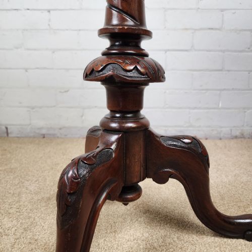 A VICTORIAN BURR WALNUT AND MAHOGANY SWIVEL TOP DROP LEAF OCCASIONAL TABLE - ADDITIONAL PHOTO 7