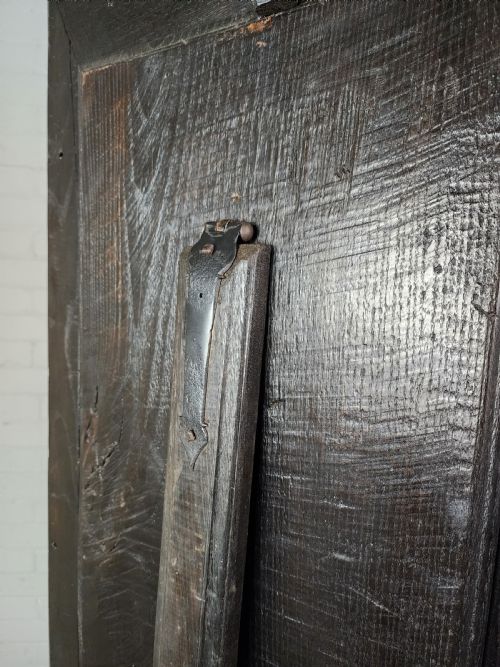A RARE 17THC DUG OUT OAK METAMORPHIC CUPBOARD - ADDITIONAL PHOTO 6