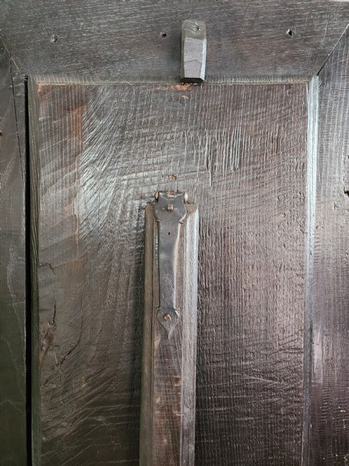 A RARE 17THC DUG OUT OAK METAMORPHIC CUPBOARD - ADDITIONAL PHOTO 14
