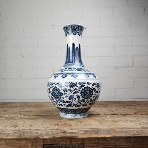 A BLUE AND WHITE BOTTLE VASE WITH QUIANLONG SEAL MARK IN UNDERGLAZE BLUE - ADDITIONAL PHOTO 6