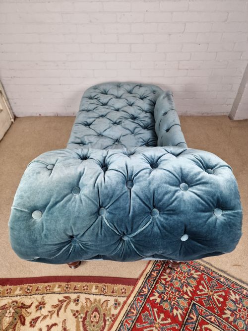 A VICTORIAN MAHOGANY GILLOWS CHAISE LONGUE IN TURQUOISE BUTTON BACK FABRIC - ADDITIONAL PHOTO 15