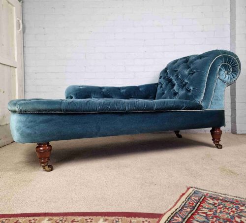A VICTORIAN MAHOGANY GILLOWS CHAISE LONGUE IN TURQUOISE BUTTON BACK FABRIC - ADDITIONAL PHOTO 20
