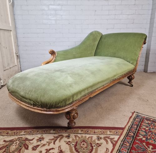 a victorian mahogany chaise longue with ceramic castors - CATEGORY: ANTIQUE CERAMICS - DATED VICTORIAN