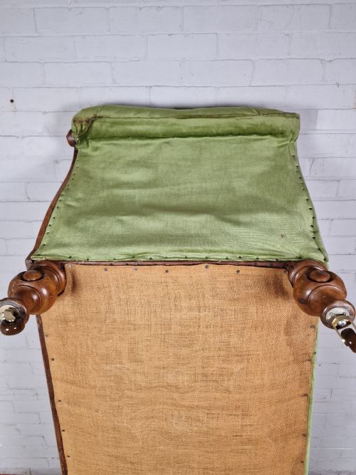 A VICTORIAN MAHOGANY CHAISE LONGUE WITH CERAMIC CASTORS - ADDITIONAL PHOTO 10
