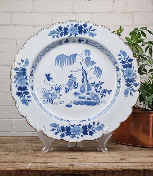 ENGLISH DELFT CHARGER CIRCA 1770