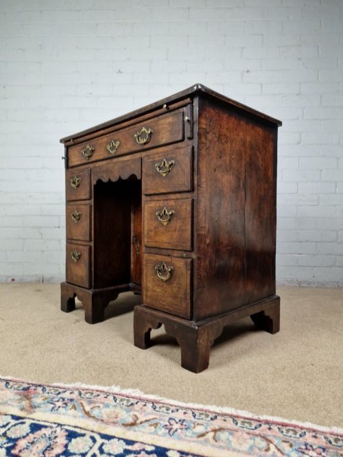 Georgian Walnut Kneehole Desk - Circa 1735