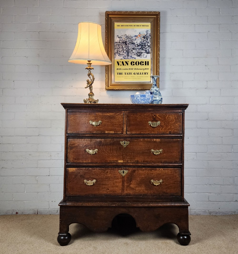 Oak Chest of Drawers - early 18th Century View XVI