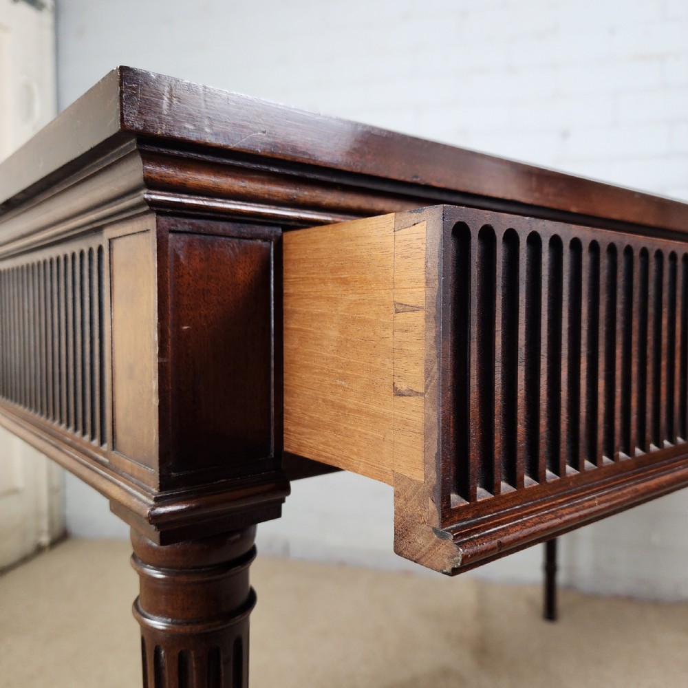 Howard & Sons Mahogany Console Table – Late 19th/Early 20th Century View II