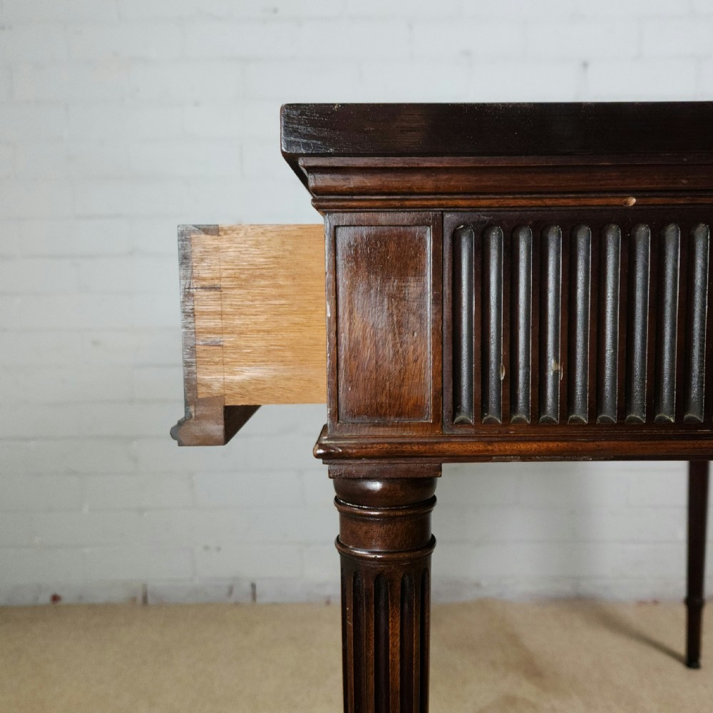 Howard & Sons Mahogany Console Table – Late 19th/Early 20th Century View X