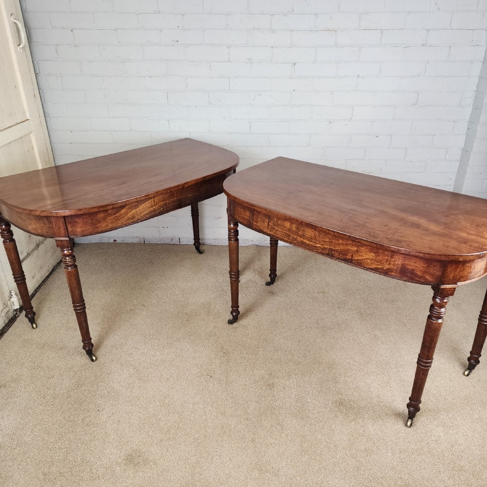 A George IV mahogany extending dining table featuring rounded D-ends, a polished timber surface, and turned legs. View XI