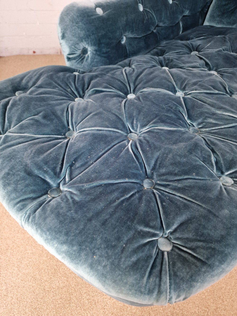 A Victorian Mahogany Gillows Chaise Longue in Turquoise Button Back Fabric View VI