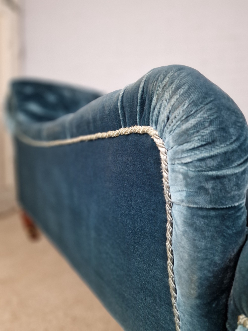 A Victorian Mahogany Gillows Chaise Longue in Turquoise Button Back Fabric View XII