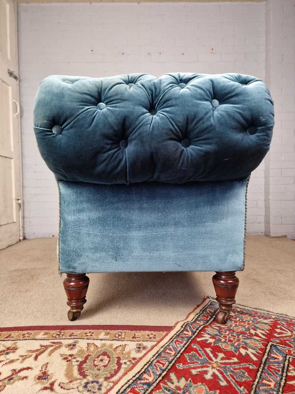 A Victorian Mahogany Gillows Chaise Longue in Turquoise Button Back Fabric View XV